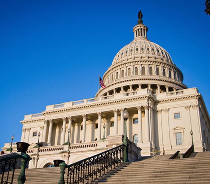 Upward view of the U.S. capitol building 